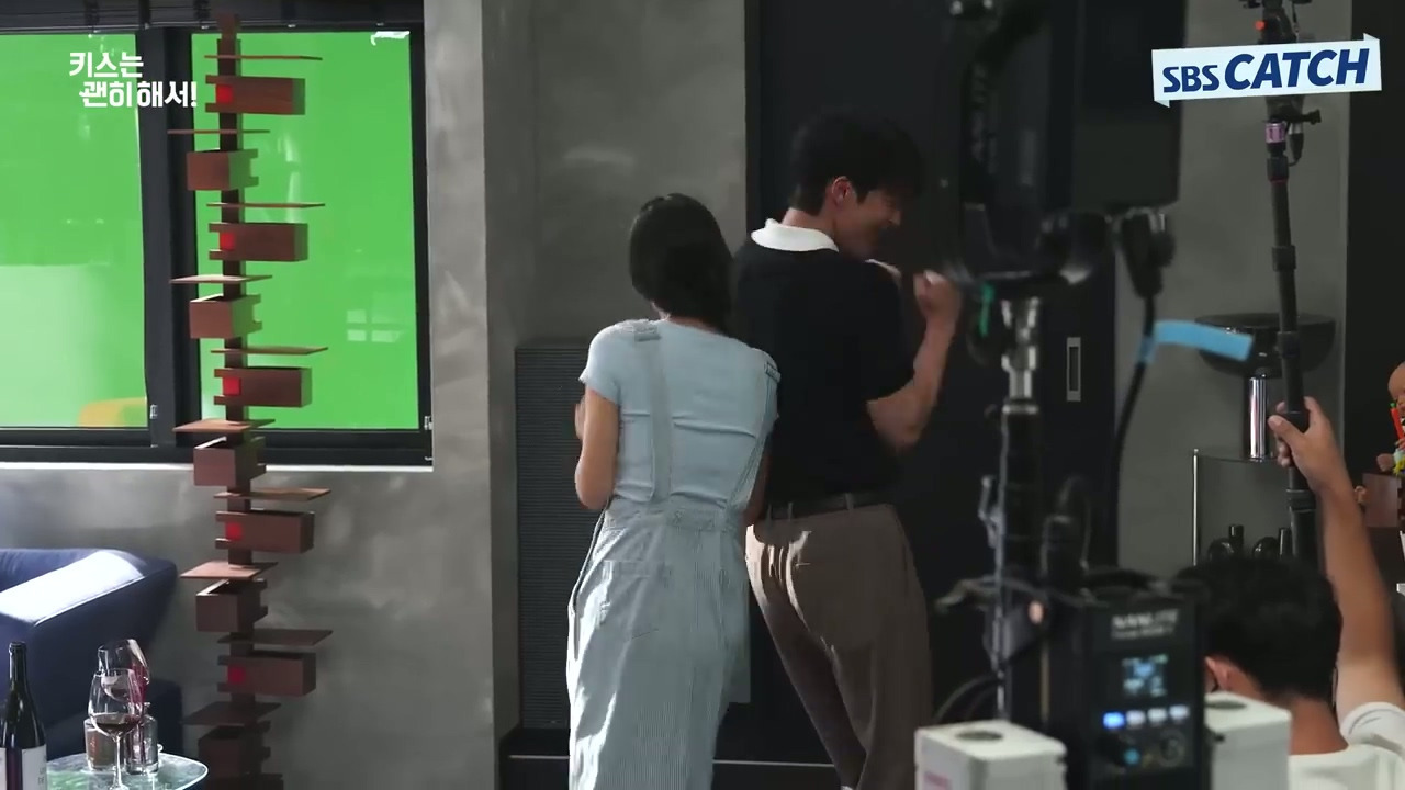 [키스는괜히해서]-의외로(?)-안은진과의-댄스장면에서-리드-다-하는-장기용.jpg-5-이미지