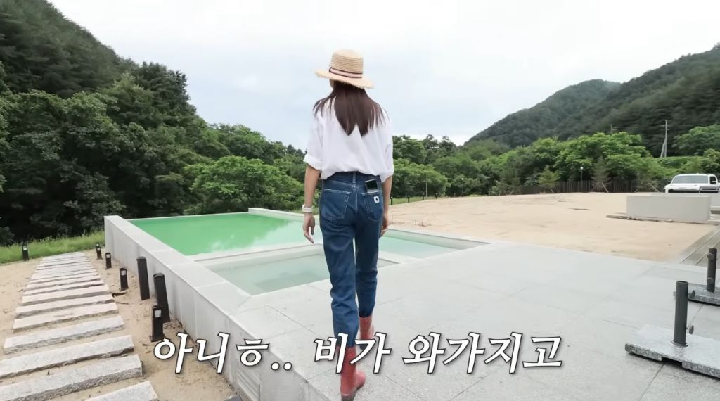 한혜진의-홍천집-망한-포인트-중-하나가-야외-수영장인-이유-2-이미지
