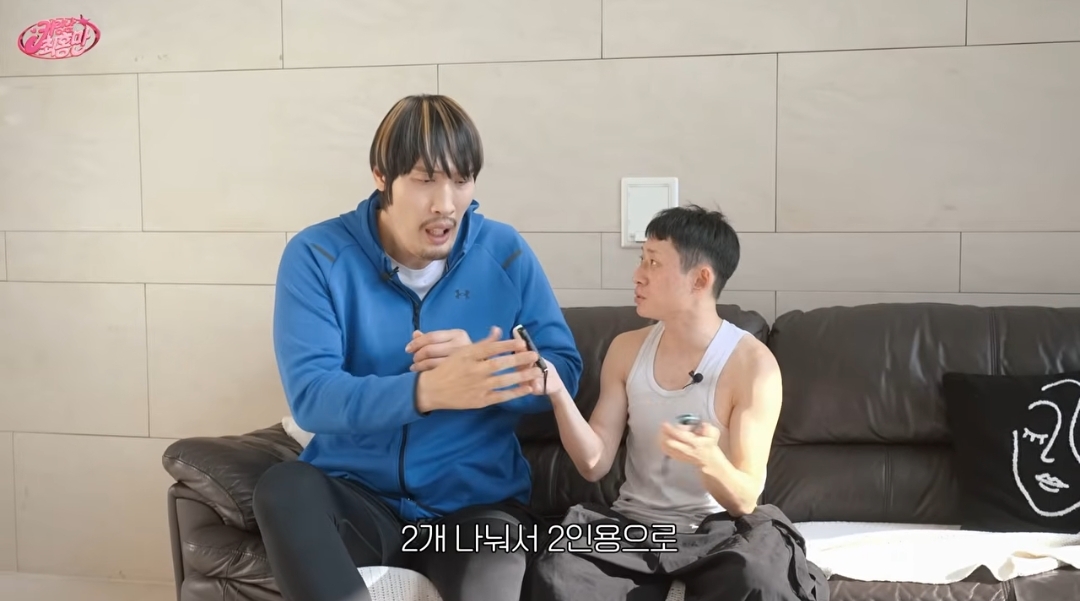 조이스틱으로-게임하는-최홍만-4-이미지