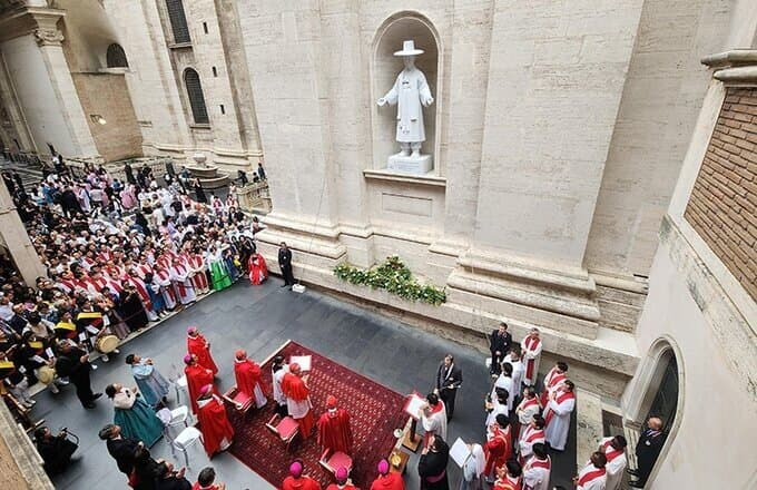 카톨릭교회-역사상-최초-성-베드로-성전에-설치된-아시아-성인의-성상-7-이미지