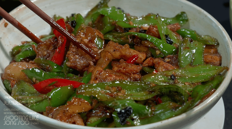 호남식-돼지고기-고추볶음-(湖南小炒肉).gif-4-이미지