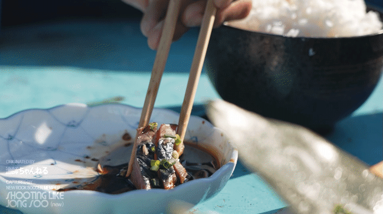 배-위에서-다타끼-만들어-먹는-일본-어부.gif-13-이미지