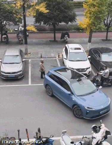 주차장-자리-맡아놓는-빌런-참교육-ㄷㄷㄷㄷ.gif-0-이미지