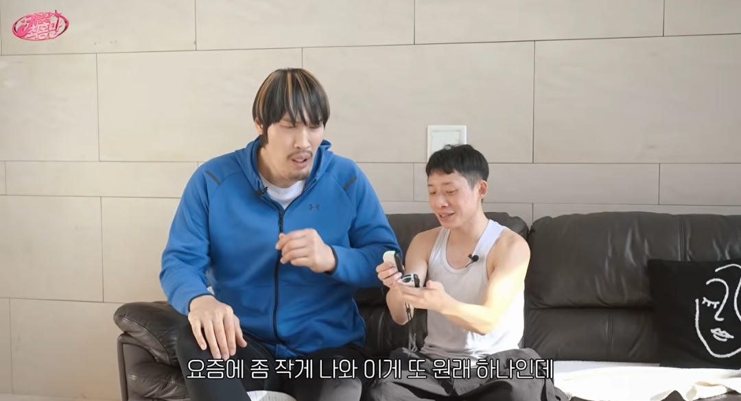 조이스틱으로-게임하는-최홍만-3-이미지