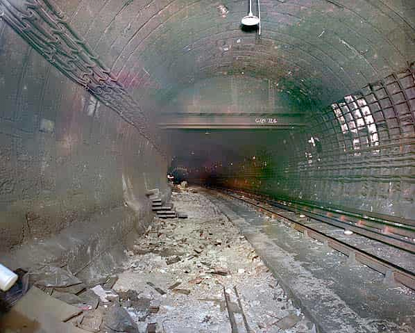 수도-한복판에-버려진-지하철역이-있다?-18-이미지