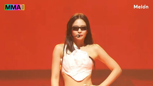 MMA에서-제니-무대-중-"제니~~~~"의-목소리-정체.avi-0-이미지