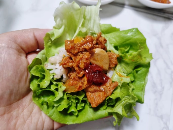 제육을-쌈해-먹을-때,-쌈장은-넣지-마세요-3-이미지