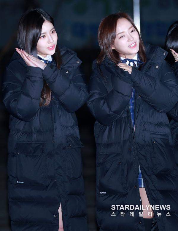 2025-MBC-연기대상에서-신인상-받는-배우-조아람에게-박수-쳐주는-김세정.jpg-4-이미지