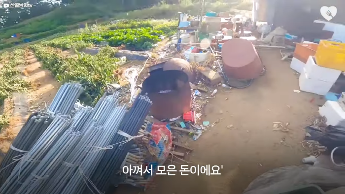 며칠-째-냇가에-방치된-가방,-수상한-느낌에-열어-보니..-45-이미지