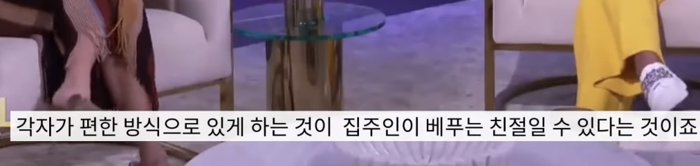 집에서-신발-벗는-문화가-자리잡으면서-충돌중이라는-미국-31-이미지