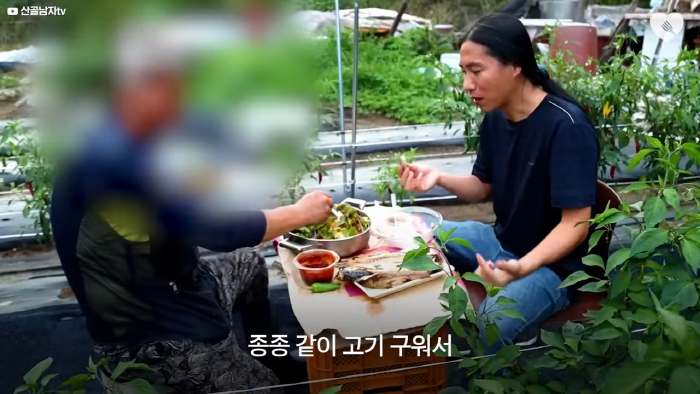 며칠-째-냇가에-방치된-가방,-수상한-느낌에-열어-보니..-57-이미지