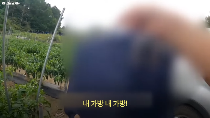 며칠-째-냇가에-방치된-가방,-수상한-느낌에-열어-보니..-36-이미지