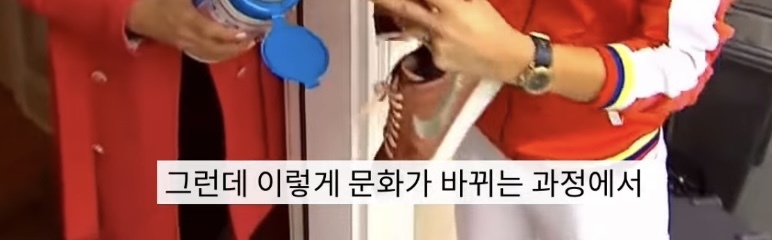 집에서-신발-벗는-문화가-자리잡으면서-충돌중이라는-미국-14-이미지