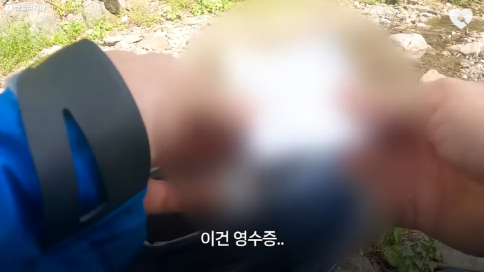 며칠-째-냇가에-방치된-가방,-수상한-느낌에-열어-보니..-28-이미지