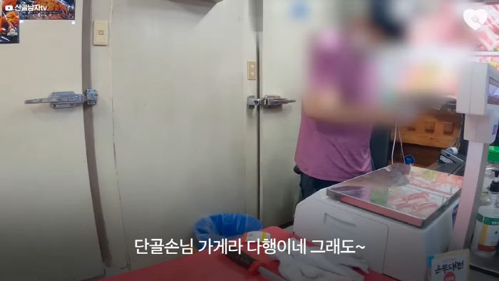 며칠-째-냇가에-방치된-가방,-수상한-느낌에-열어-보니..-33-이미지
