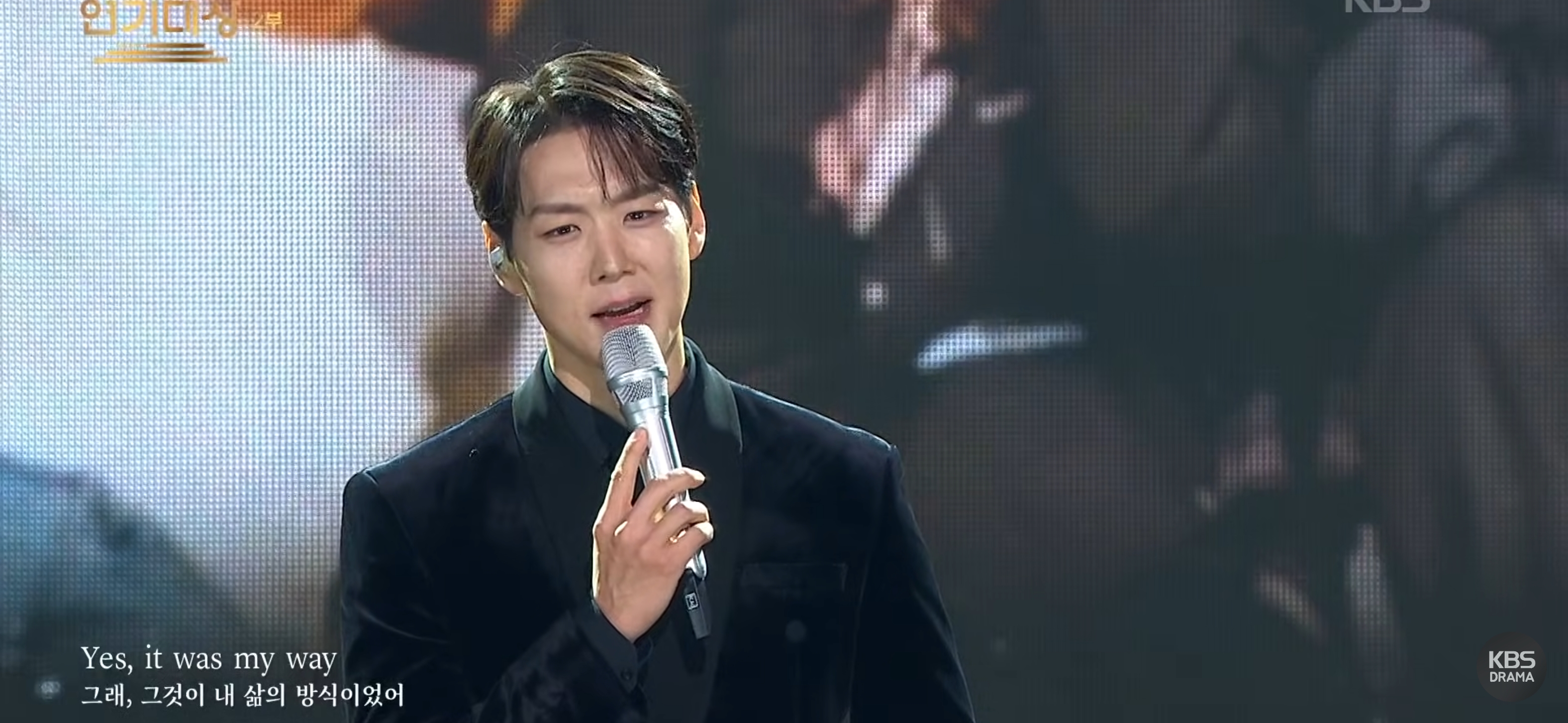 눈물바다가-된-KBS연기대상-이순재-추모-무대.avi-11-이미지