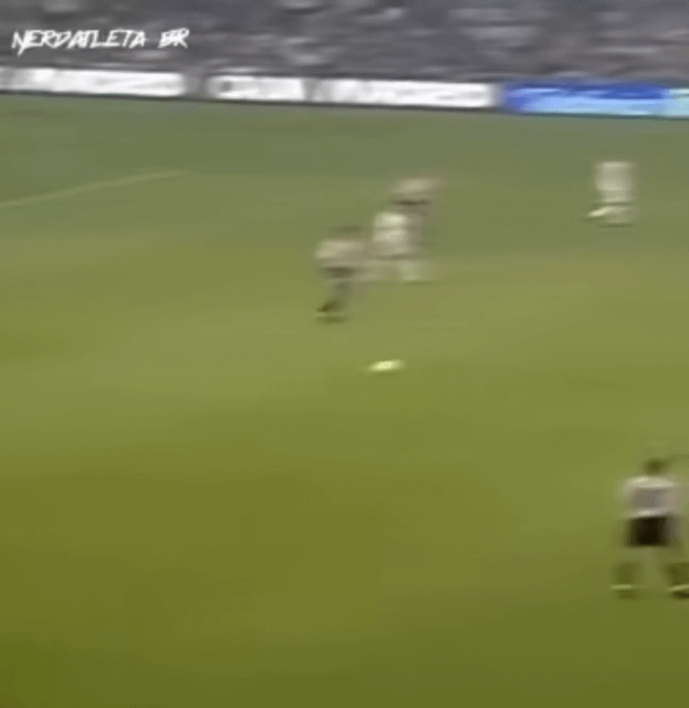 카를로스-힐킥-로빙-패스.gif-0-이미지