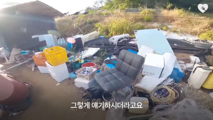 며칠-째-냇가에-방치된-가방,-수상한-느낌에-열어-보니..-46-이미지