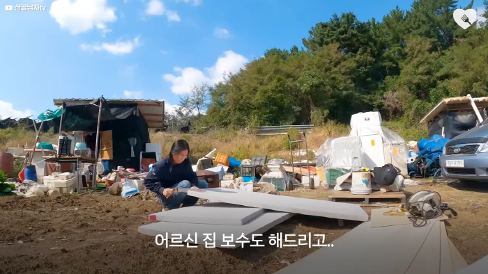 며칠-째-냇가에-방치된-가방,-수상한-느낌에-열어-보니..-59-이미지