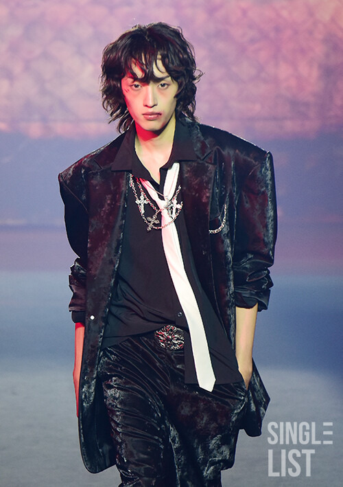 오늘자-서울패션위크에서-모델로-런웨이에-선-키-190cm-남돌-2-이미지