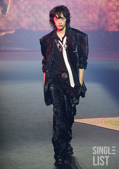 오늘자-서울패션위크에서-모델로-런웨이에-선-키-190cm-남돌-1-이미지