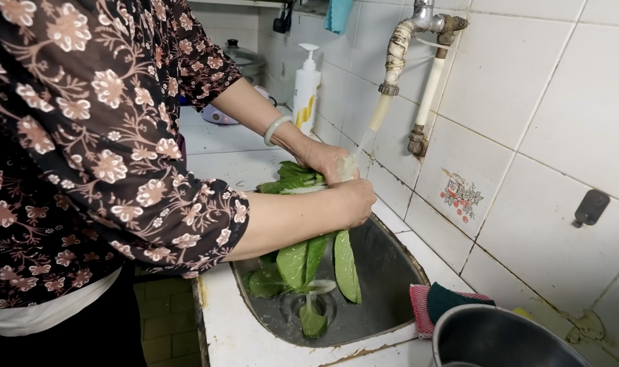 와씨-홍콩-관짝집-보니가-숨이-턱턱-막힌다-11-이미지