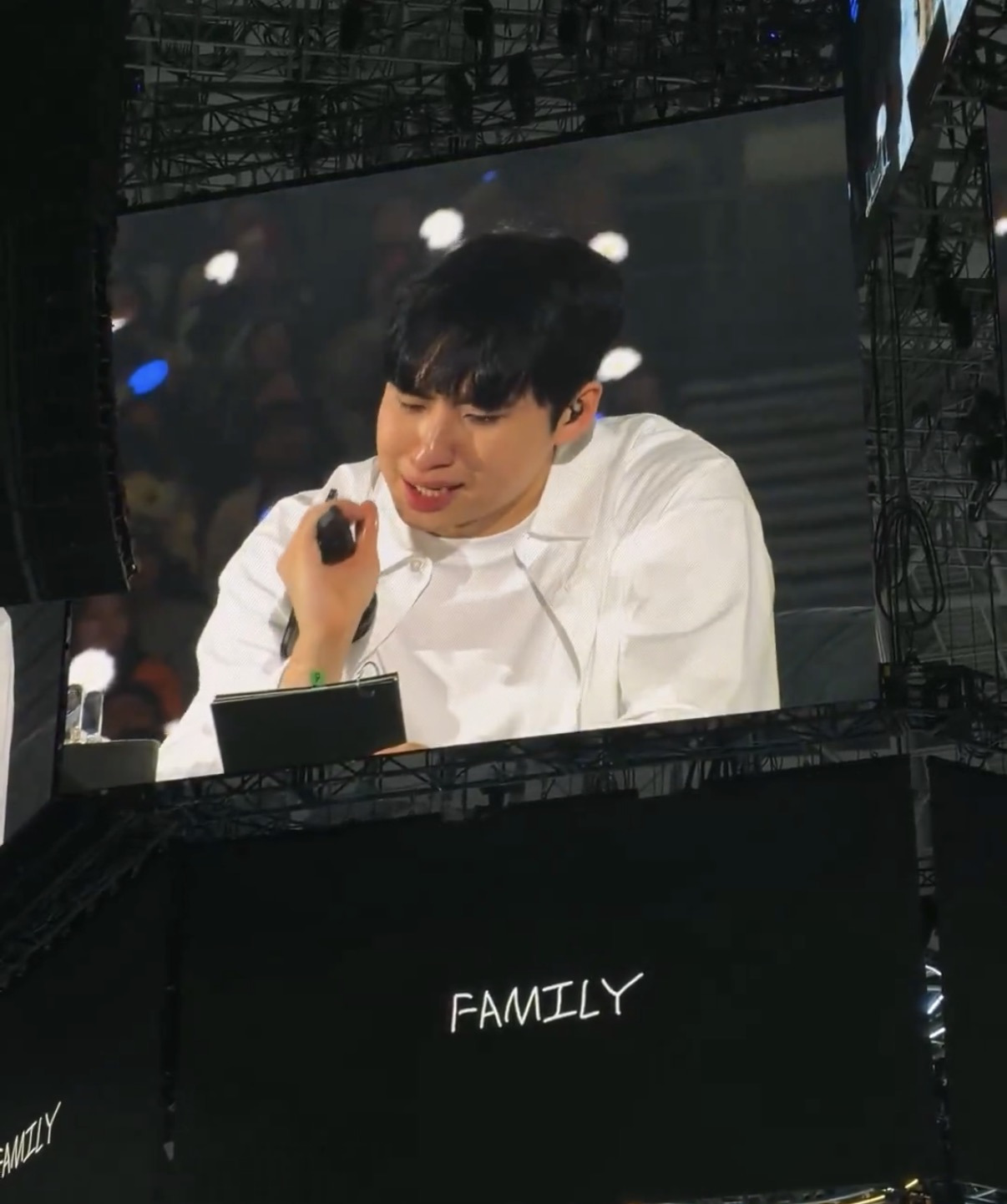 오늘-팬미팅에서-눈물참는-지드래곤과-오열하는-미미미누-3-이미지