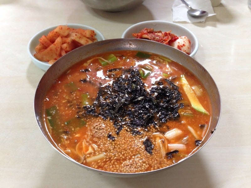 타커뮤에서-화제가-된-칼국수의-고트,-칼국수의-신,-칼국수의-최고존엄-고르기.jpgif-12-이미지
