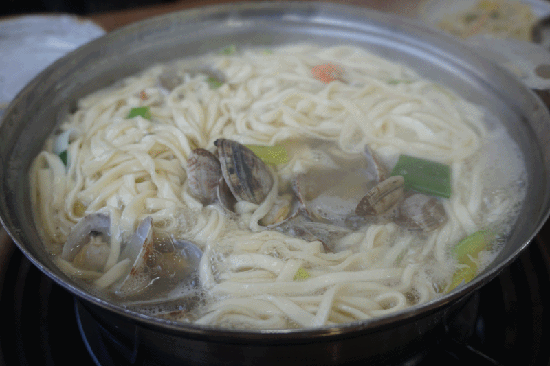 타커뮤에서-화제가-된-칼국수의-고트,-칼국수의-신,-칼국수의-최고존엄-고르기.jpgif-4-이미지