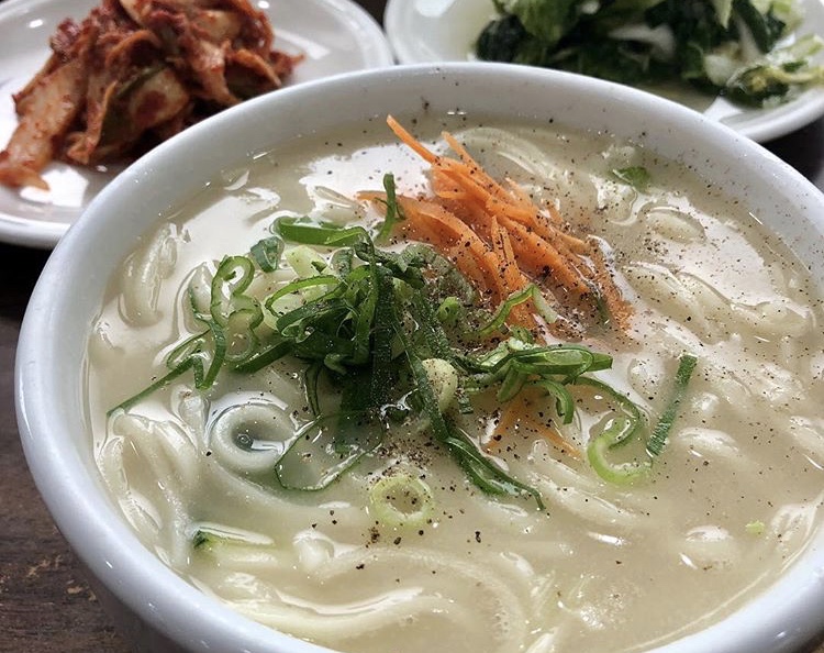 타커뮤에서-화제가-된-칼국수의-고트,-칼국수의-신,-칼국수의-최고존엄-고르기.jpgif-2-이미지