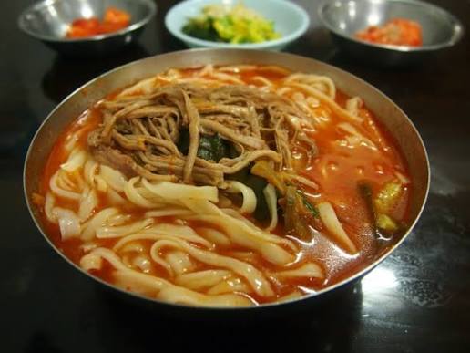 타커뮤에서-화제가-된-칼국수의-고트,-칼국수의-신,-칼국수의-최고존엄-고르기.jpgif-14-이미지