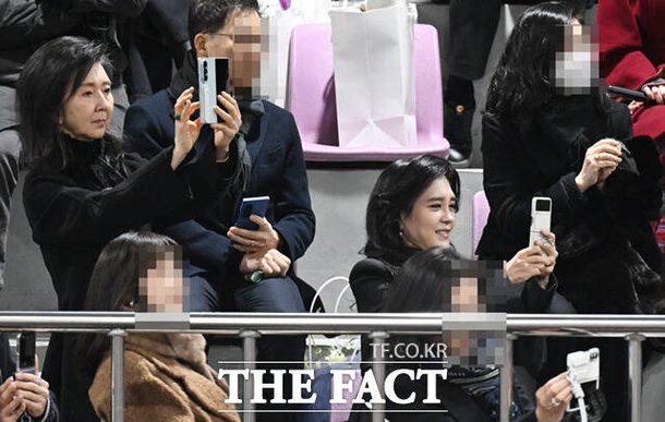 아들-졸업식-참석한-이부진-9-이미지