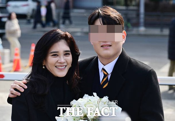 아들-졸업식-참석한-이부진-12-이미지