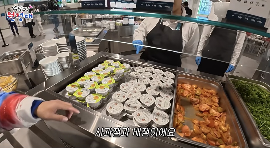 음식이-많이-부실해보이는-밀라노-올림픽-선수촌-식당-7-이미지