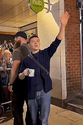 영국인들-시도때도없이-무조건-머그컵에-차마시는거-신기함-16-이미지