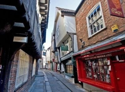 유럽에서-잘-보존된-중세의-거리-`쉠블스`-4-이미지