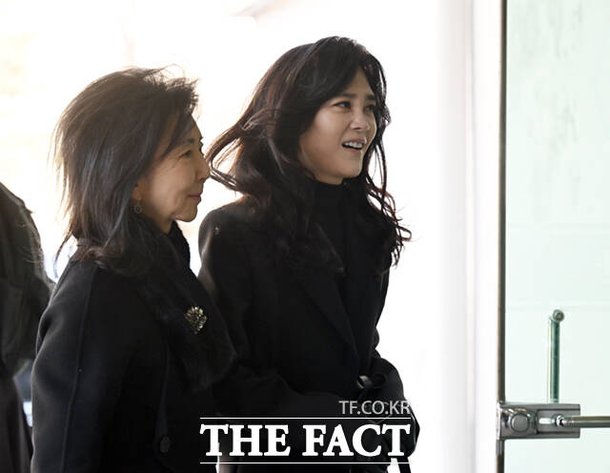 아들-졸업식-참석한-이부진-1-이미지