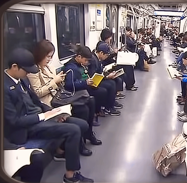 스마트폰이-없던-시절의-거리-풍경-2-이미지