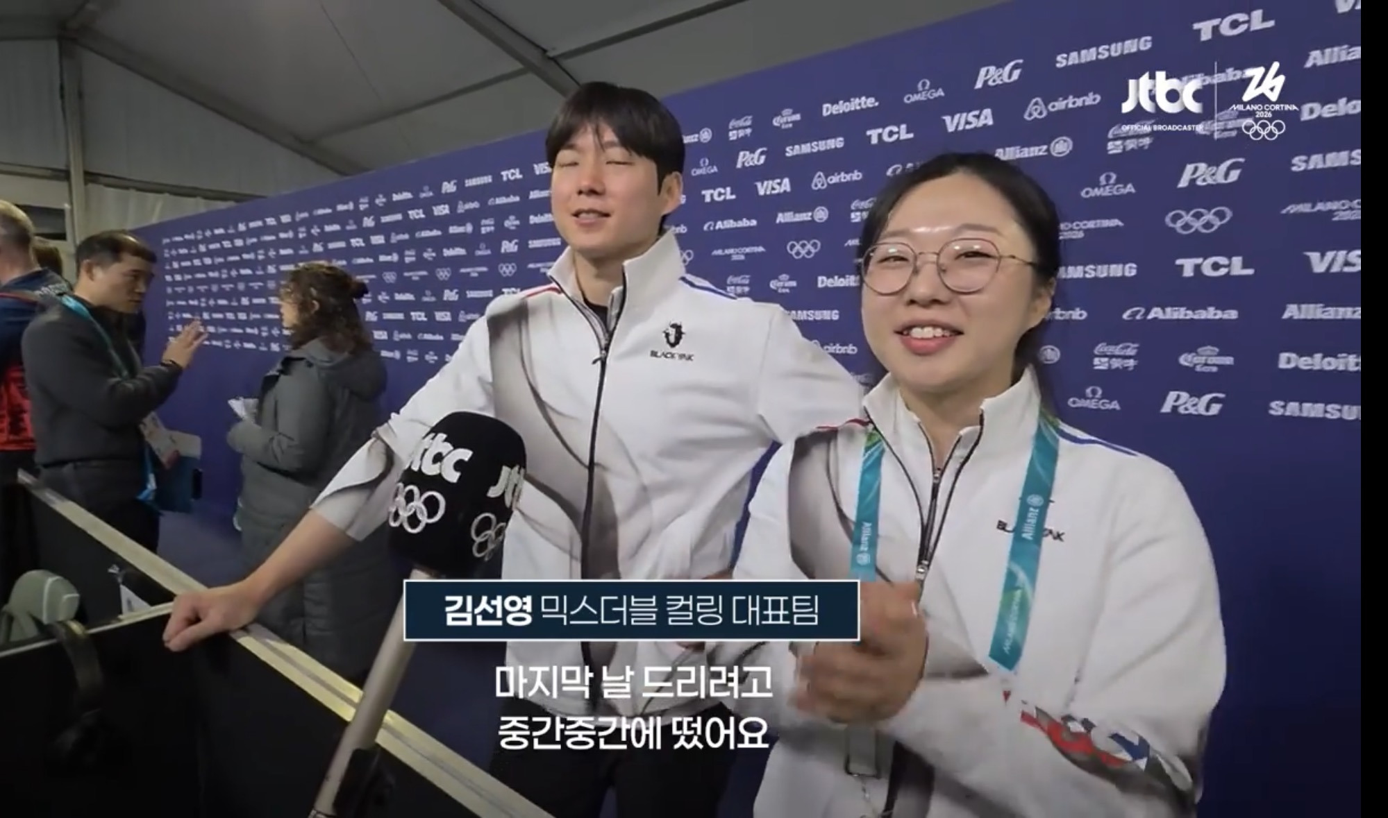 [올림픽]-컬링-김선영-‘(기자에게)-잠깐만요,-드릴게-있어요‘-18-이미지