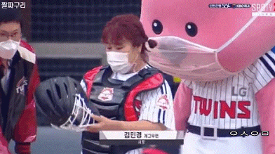 이질감-없이-실제-야구선수같은-연예인-1-이미지