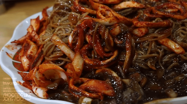 오징어볶음-쟁반짜장-먹는-박정원.GIF-2-이미지