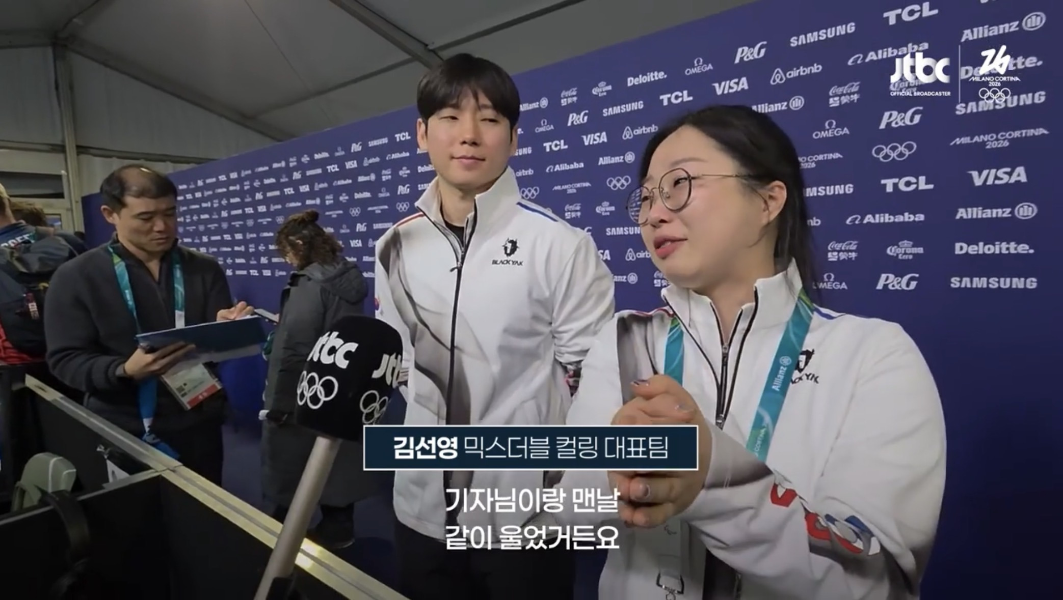 [올림픽]-컬링-김선영-‘(기자에게)-잠깐만요,-드릴게-있어요‘-1-이미지