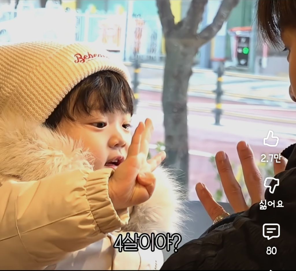 보는-사람도-녹여버리는-4살-아기의-플러팅-0-이미지