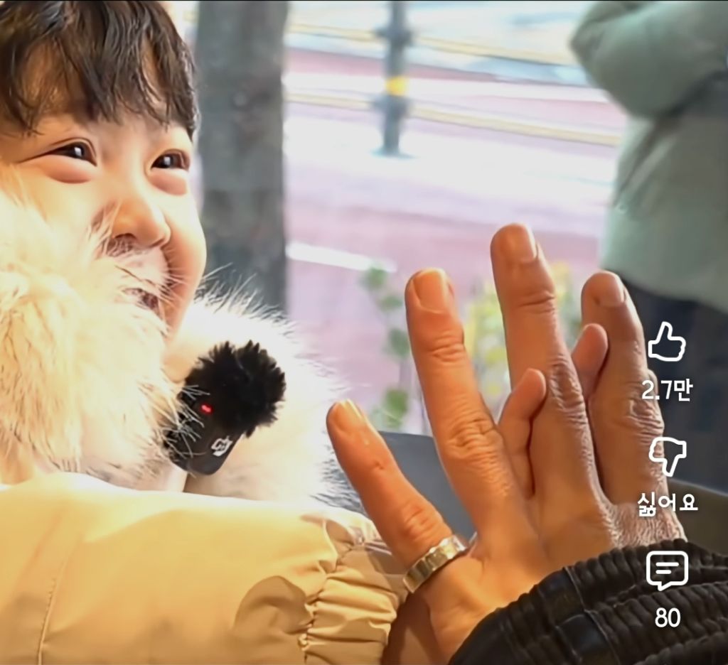 보는-사람도-녹여버리는-4살-아기의-플러팅-2-이미지