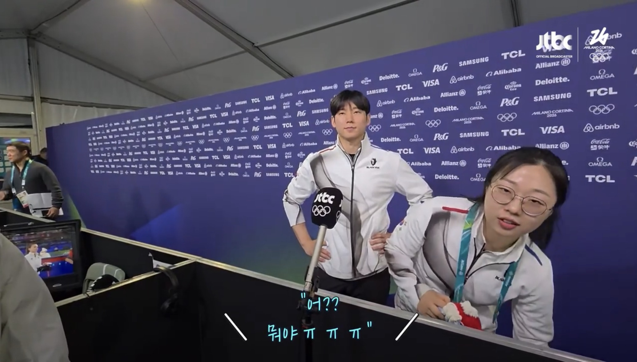 [올림픽]-컬링-김선영-‘(기자에게)-잠깐만요,-드릴게-있어요‘-12-이미지