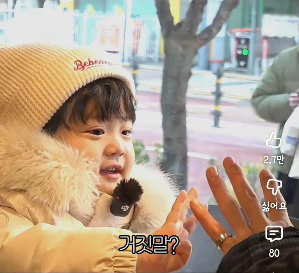 보는-사람도-녹여버리는-4살-아기의-플러팅-1-이미지