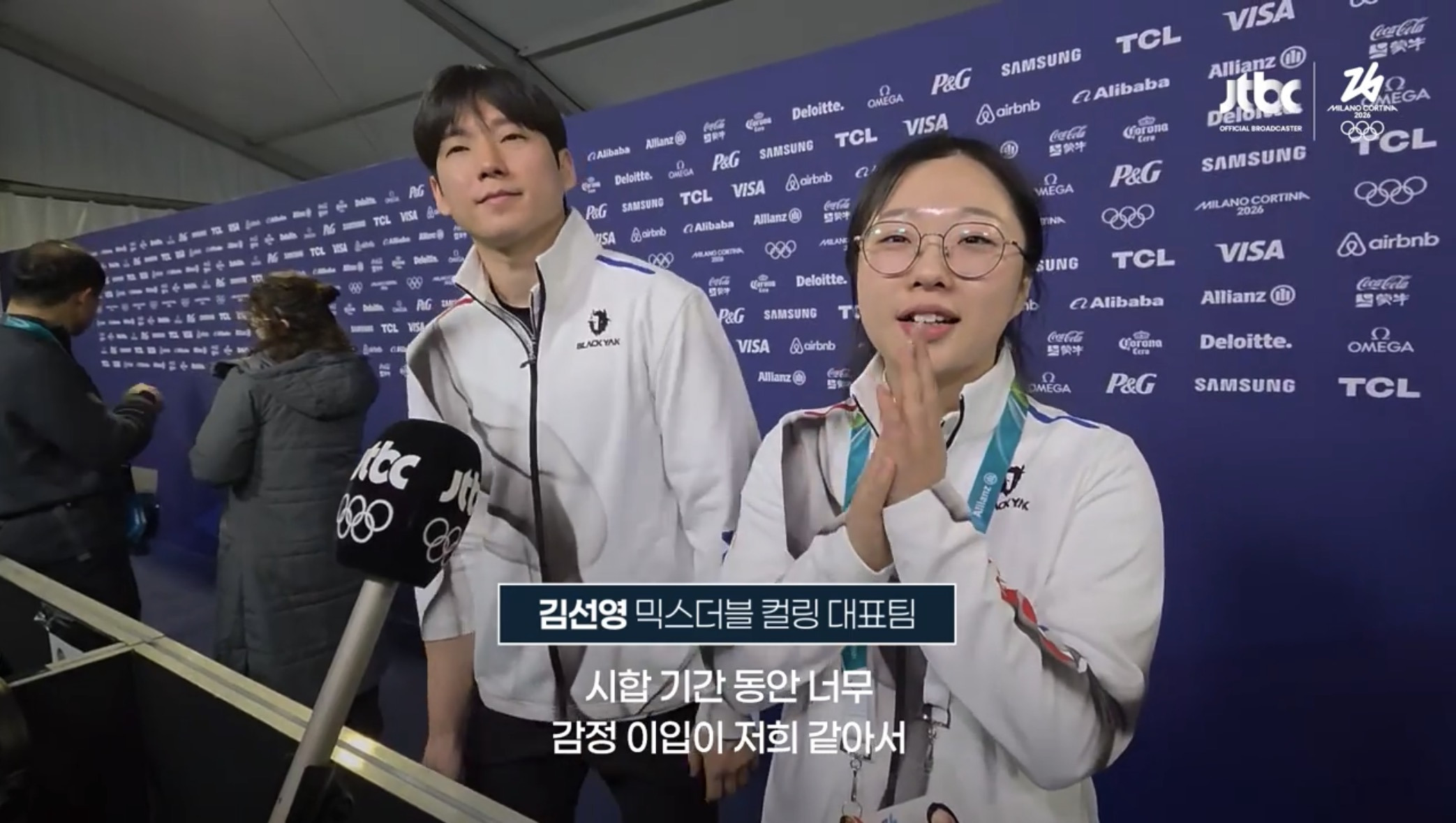 [올림픽]-컬링-김선영-‘(기자에게)-잠깐만요,-드릴게-있어요‘-19-이미지
