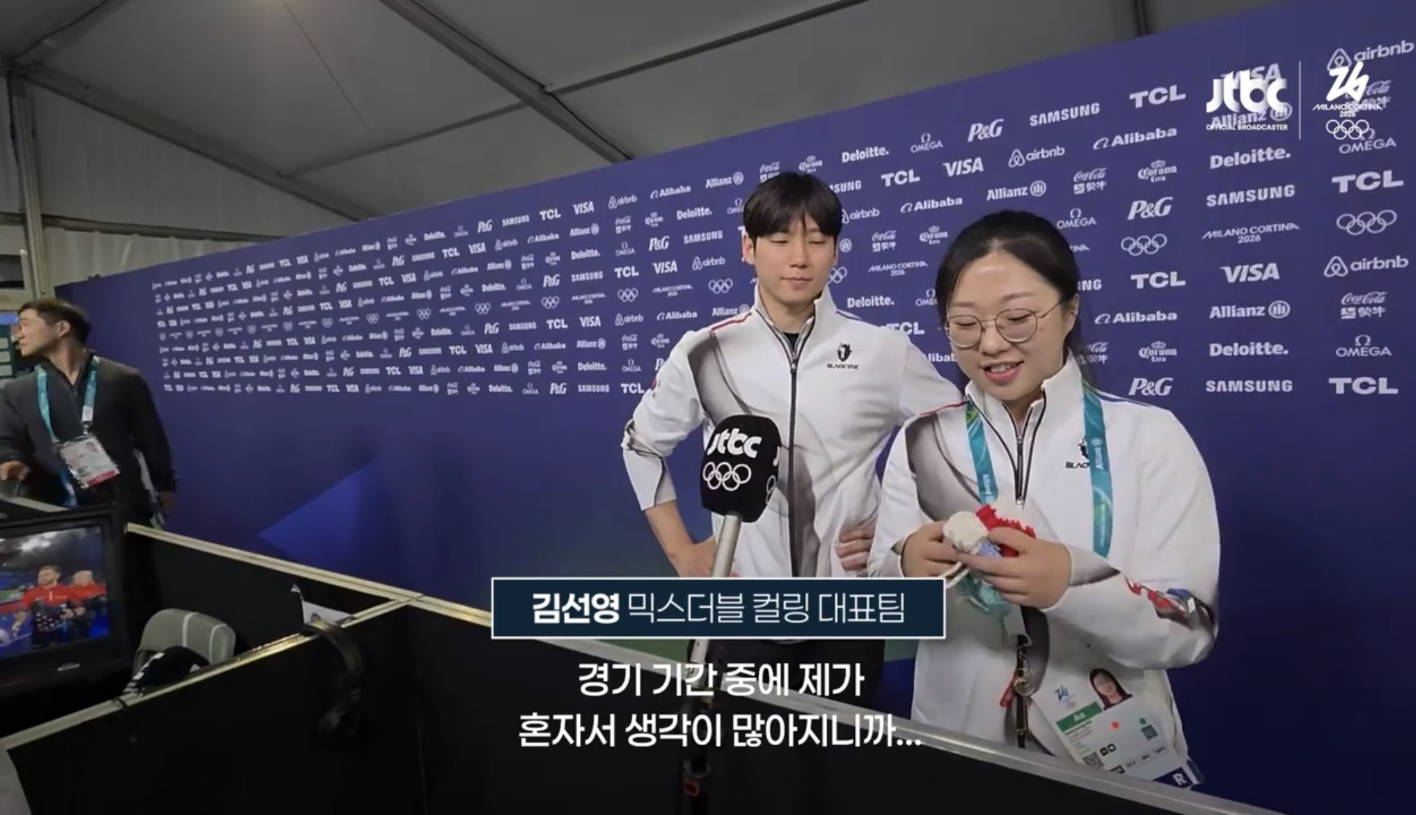 [올림픽]-컬링-김선영-‘(기자에게)-잠깐만요,-드릴게-있어요‘-13-이미지
