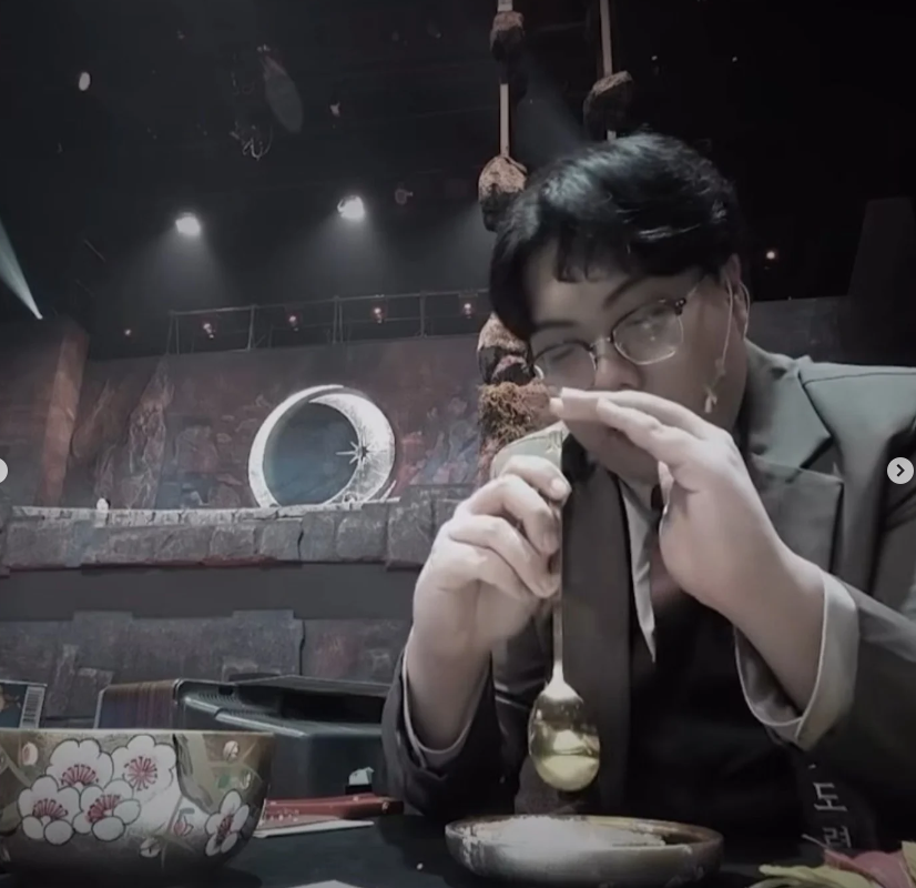 유명-웹소설-괴담출근-작가에게-캐릭터-코스프레-출연-허락-받았다는-무당-1-이미지