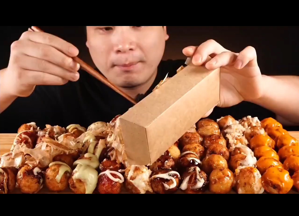 아니-떵개-새-영상-올라온-거-보는데-무슨-타코야끼에-가쓰오부시를-두-박스나-부어먹음-0-이미지